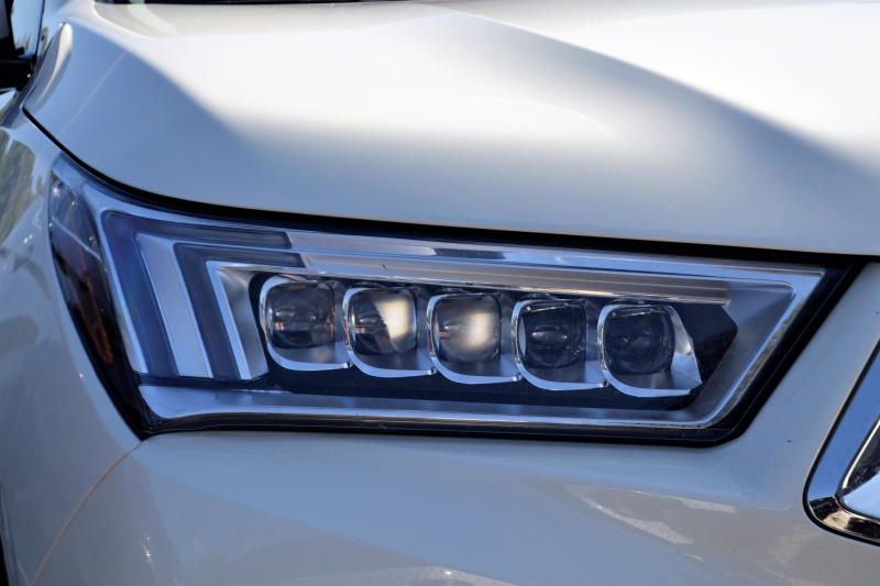 moto-MASSOINS-min_acura-headlamp-2834131